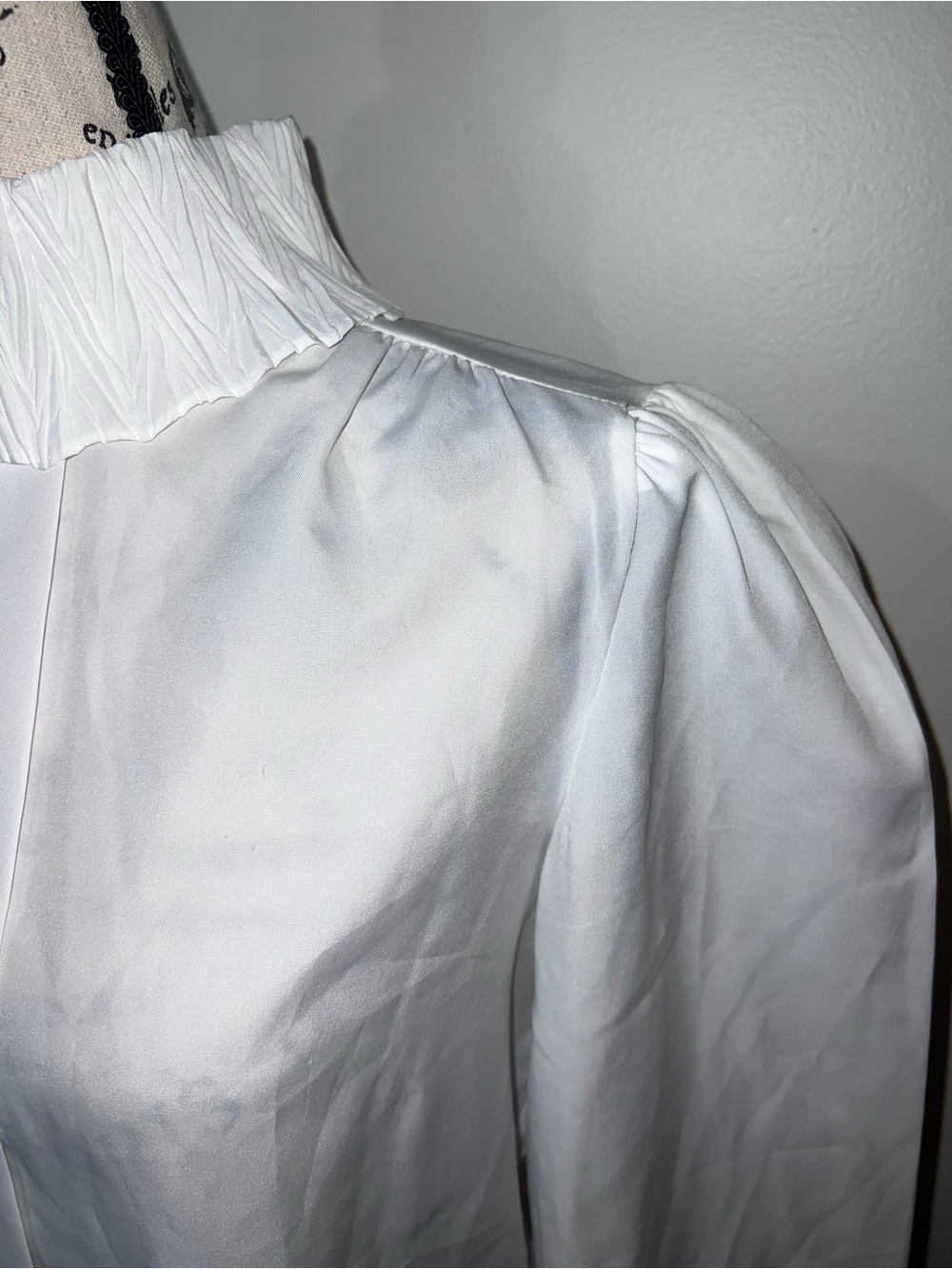 Vintage 80s Rhoda Lee White Pleated Mock Neck Blouse Puff Sleeve Size 10 - Picture 3 of 9
